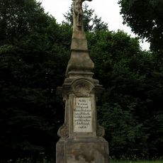 Krucifix před farou