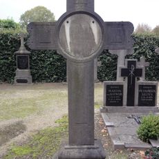 Grafkruis van M. Barten