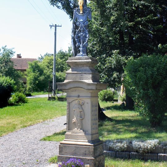 Kříž u kaple v Pohodlí