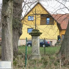Cross in the garden of the house U Šporky 223 in Dolní Libchava