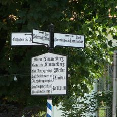 Gusseiserner Wegweiser nach Weiler