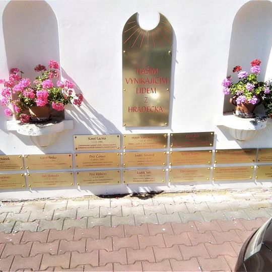 Pamětní desky lidem z Hrádecka na domě Smetanova 324 v Hrádku nad Nisou