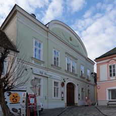 Wohn- und Geschäftshaus