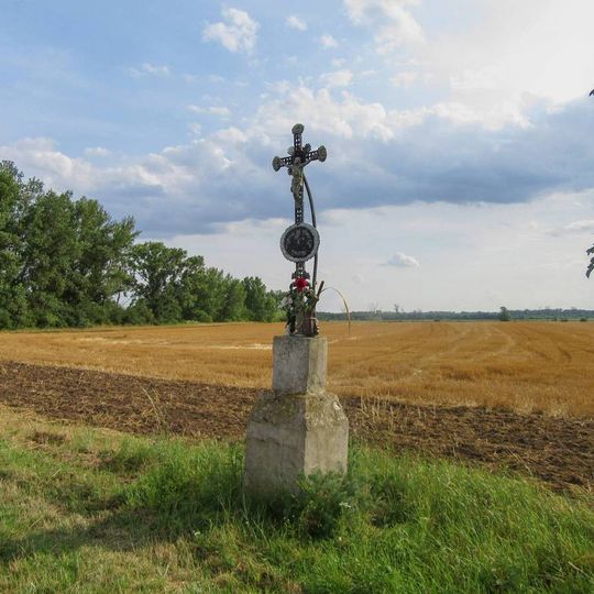 Kříž v Lanžhotě u vedlejší cesty do Břeclavi