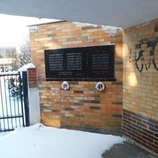 Pamětní deska obětem II. světové války ve Vokovicích