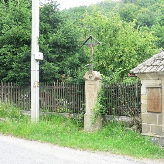 Kříž poblíž domu 40 v Skalici u České Lípy