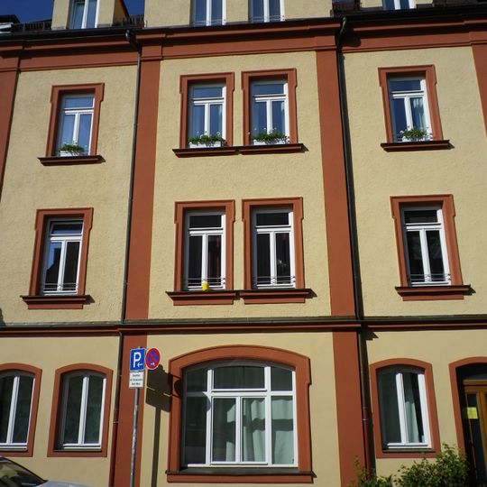 Mehrfamilienhaus