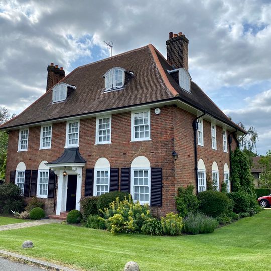 4, Linnell Close Nw11