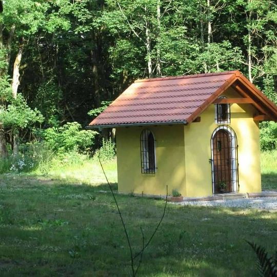 Kaple Panny Marie na základech bývalého kostela v Pleši