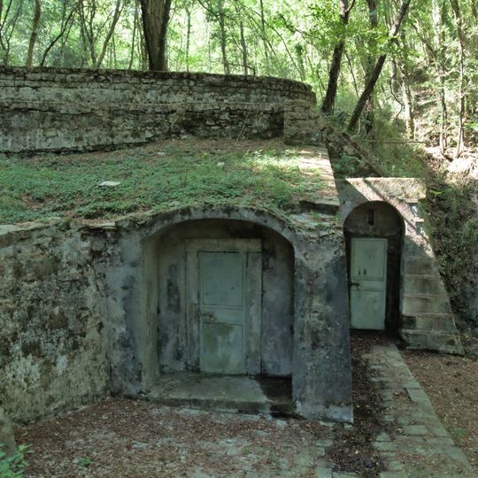 Casotto della Polla sotto la muraglia dell'acquedotto Leopoldino