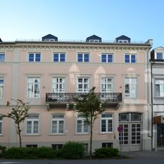 Wohnhaus mit Hintergebäude