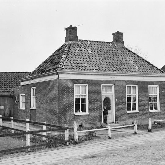 Pand zonder verdieping onder schilddak