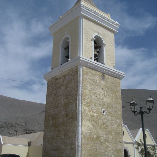 Iglesia y campanario de San Lorenzo de Tarapacá