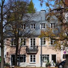 Zweigeschossiger Mansarddachbau