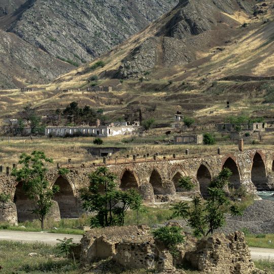 Fifteen-Arch Khudafarin Bridge