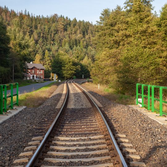 Železniční most přes Kamenici severně od domu Hillův Mlýn čp. 8