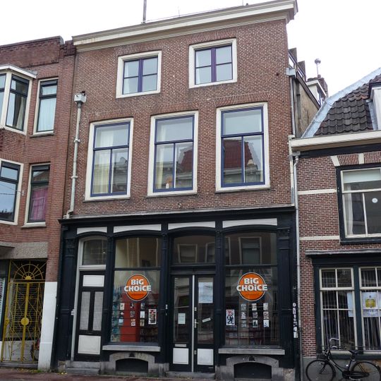 Pand bestaande uit een voor- en een achterhuis