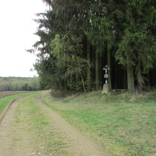 Kříž na okraji lesa mezi Kojčicemi a Utěchovičkami