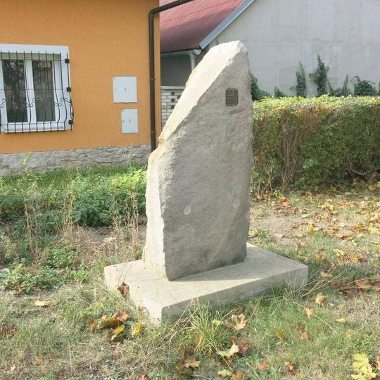 Pomník nejasného účelu v ulici Rudé Armády v Droužkovicích