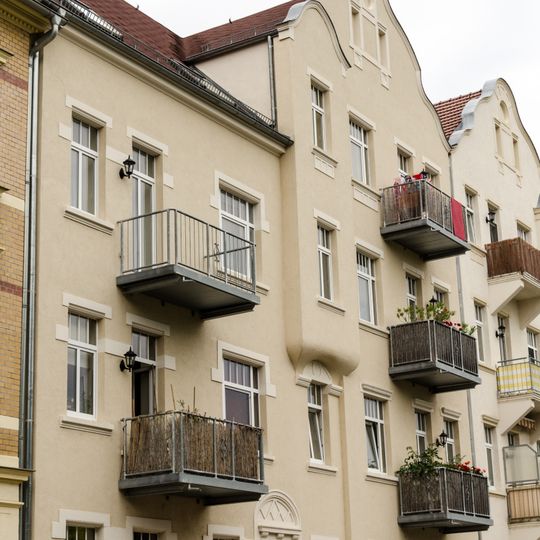 Mietshaus in geschlossener Bebauung Thielestraße 5