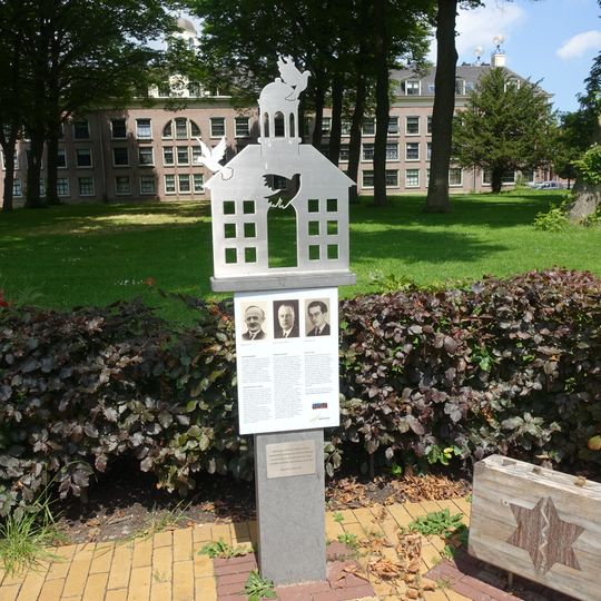 Monument bij het voormalig Provinciaal Ziekenhuis