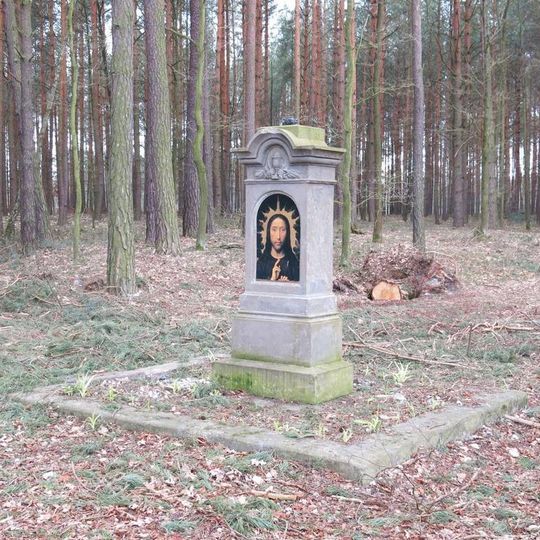 Kříž u lesní cesty jižně od Žizníkova