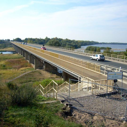 Mulde lake bridge at Pouch