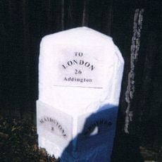 Milestone, London Road, by "Sundown", nr jct with Seven Mile Lane