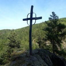 Kříž na skále nad řekou Střelou jihovýchodně od Ondřejova