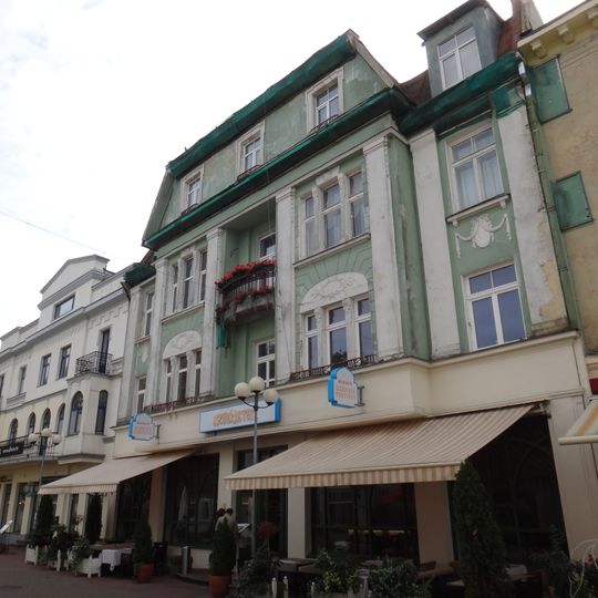 Dzīvojamā ēka - veikals