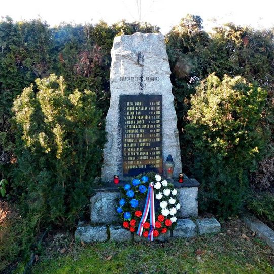 Pomník obětem Květnové revoluce na hřbitově ve Stránčicích