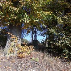 Kříž východně od Rodinova u křižovatky