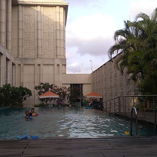 Taj Santacruz