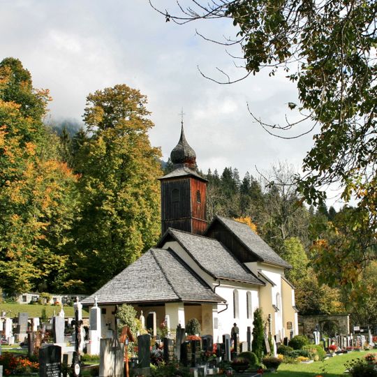 Friedhofskirche hl. Veit mit Friedhofsmauer