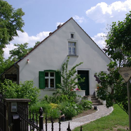 Wohnhaus mit Zaun Alt-Marienfelde 21A