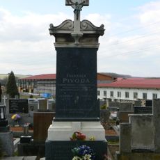 Hrob Františka Pivody a 2 kříže v Koryčanech