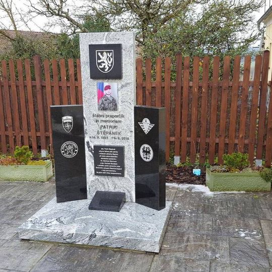 Pomník Patriku Štěpánkovi v Mokrouších