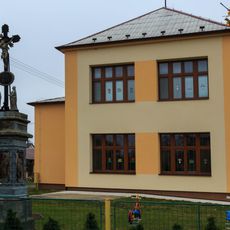 Kříž v Houdkovicích u mateřské školy