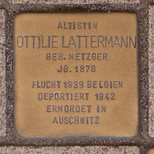 Stolperstein en memoria de Ottilie Lattermann