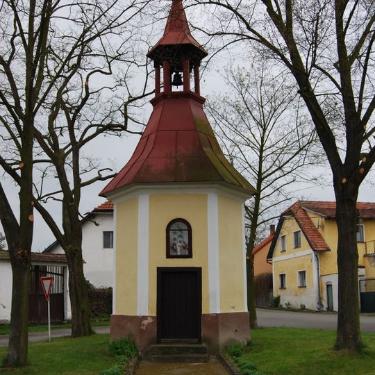 Kaple na návsi v Křepenicích