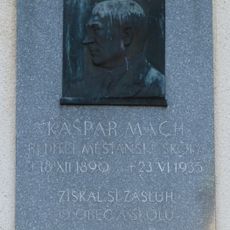 Pamětní deska Kašpara Macha