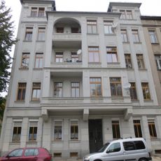 Mietshaus in halboffener Bebauung (bauliche Einheit mit Georgstraße 27 und 29) Schloßstraße 33