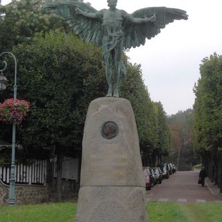 Monument à Albert Santos Dumont
