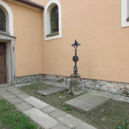 Kříž vedle kostela Všech svatých ve Staré Říši