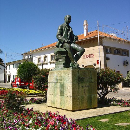 Estátua de Trindade Coelho