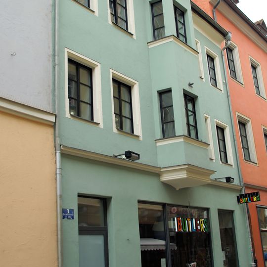 Wohn- und Geschäftshaus