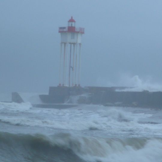 Feu métallique du môle