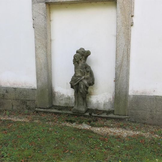 Socha svatého Šebestiána u zaslepeného severního vchodu kaple sv. Kříže u areálu Maria Loreto v Hrozňatově
