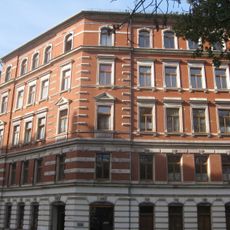 Mietshaus in geschlossener Bebauung in Ecklage Uhlandstraße 37