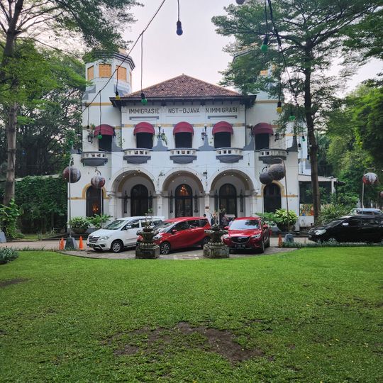 Tugu Kunstkring Paleis